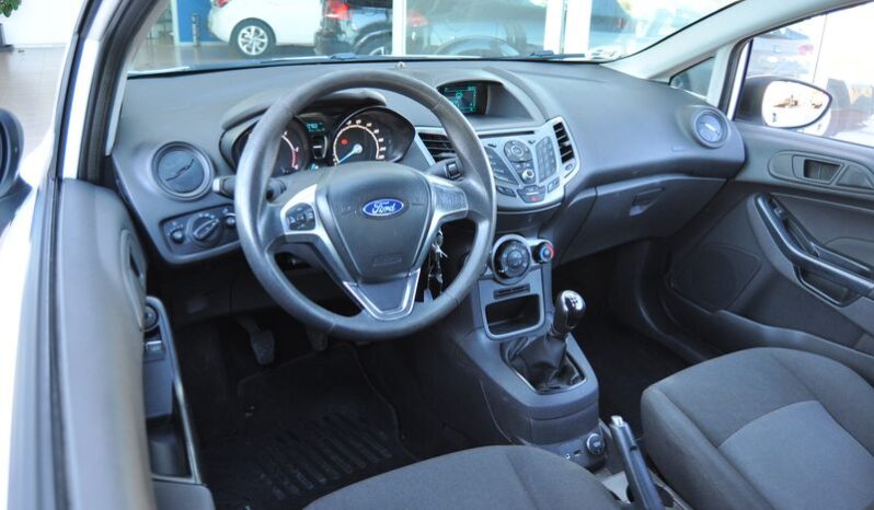 
								Ford Fiesta completo									